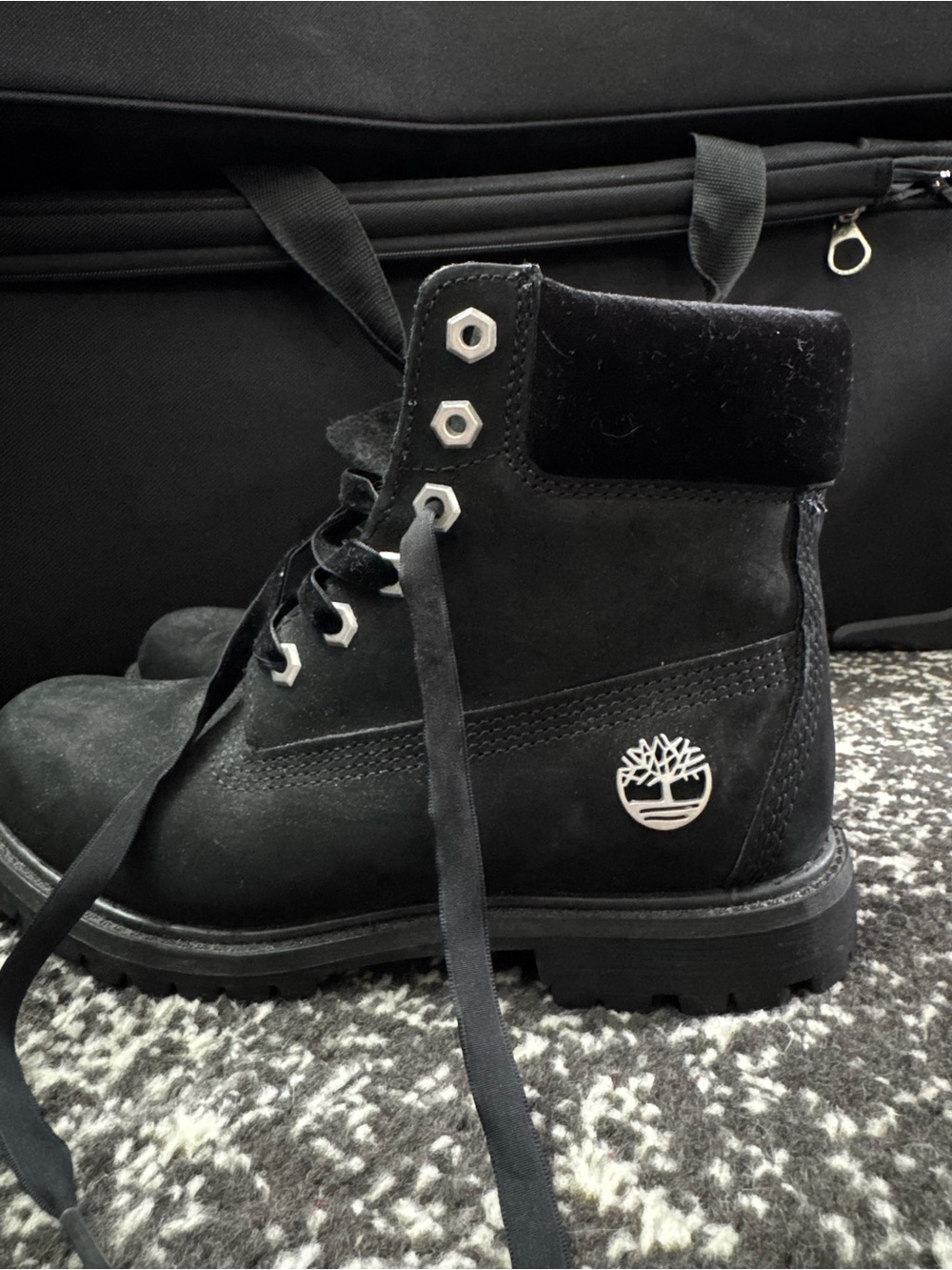 Timberland Black Boots with velvet cuff and laces - Picture 4 of 13